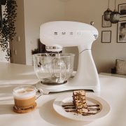 همزن برقی اسمگ مدل SMEG SMF03wht سفید